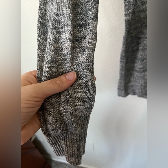 Vince V Neck Heather Grey Linen Sweater with Side Slit Women’s Size XS - Picture 11 of 14
